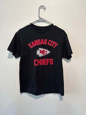Kansas City Chiefs NFL Team Apparel Black Graphic T-Shirt Size M